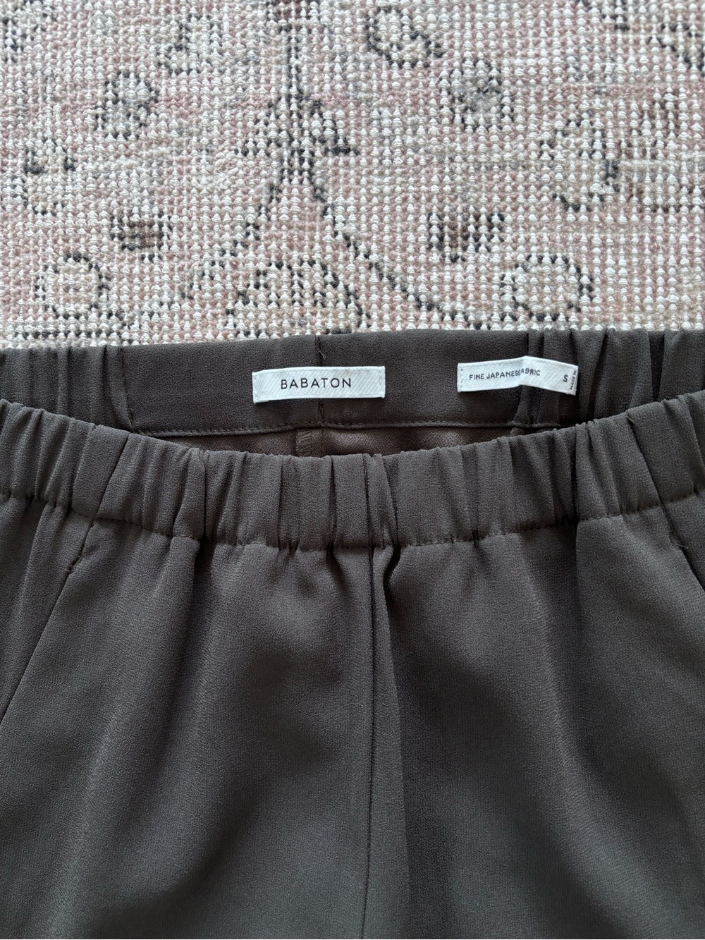 Babaton Aritzia Dexter pants dressed joggers army green S ankle cropped - Picture 4 of 6
